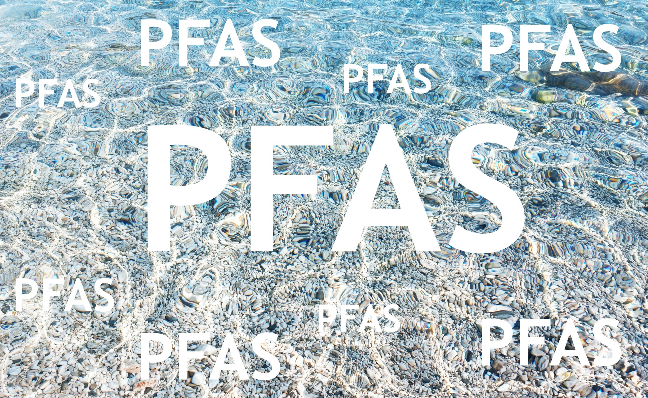 Simbolni prikaz PFAS in površine vode